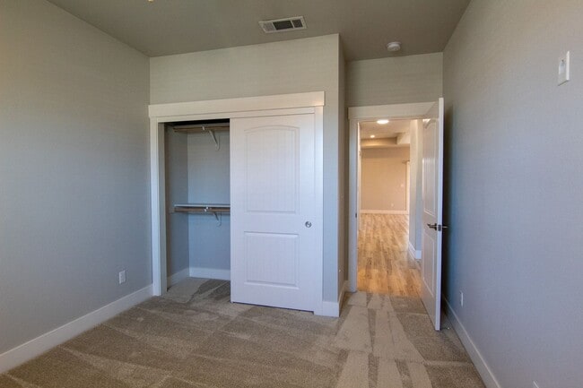 Building Photo - 6053 Fallworth Dr