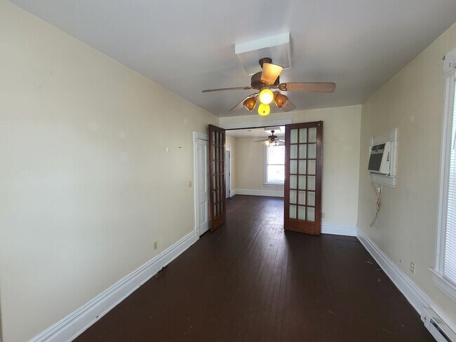 Building Photo - 290 Wiles St