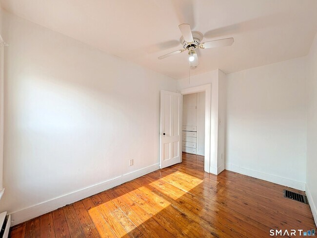 Building Photo - 102 Elm St