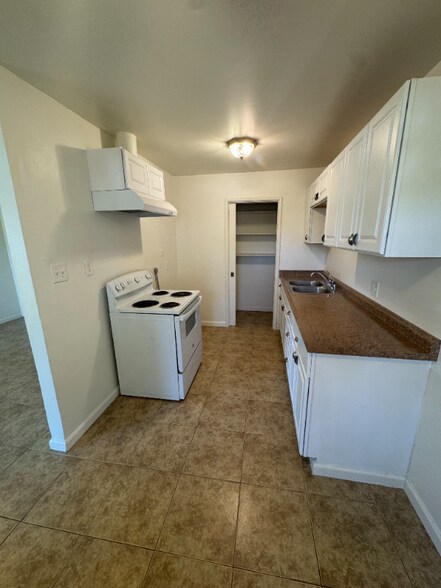 Building Photo - 723-729 N Ferger Ave