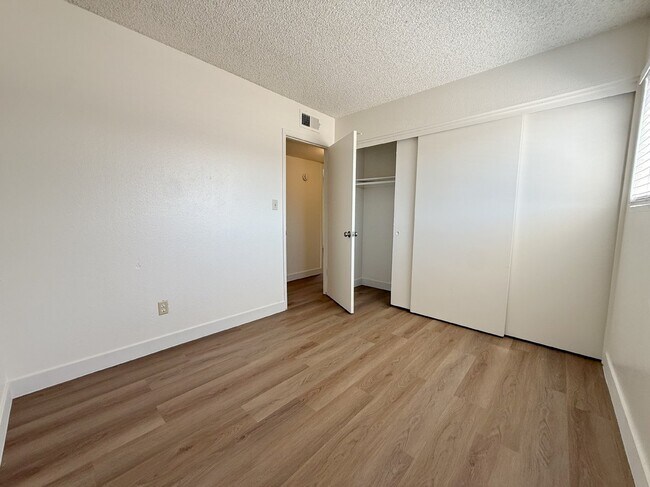Building Photo - 15420 N 23rd Dr