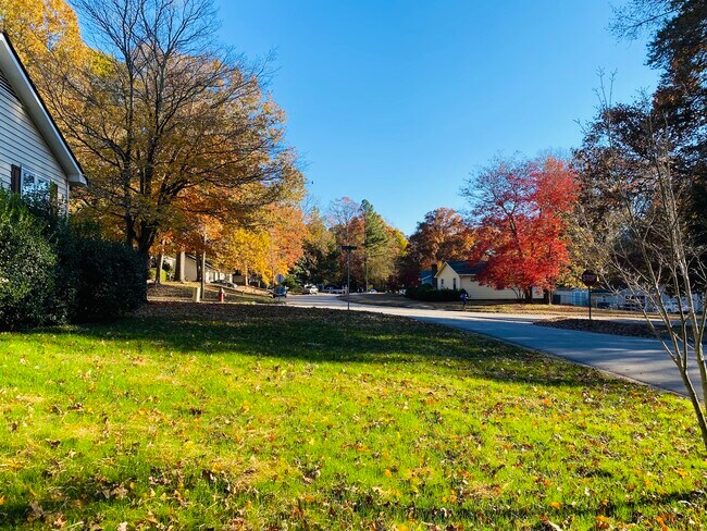 Building Photo - 7400 Barberry Ct