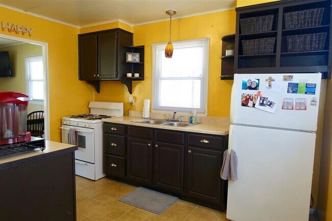 Building Photo - 416 S Eastside Dr