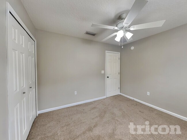 Building Photo - 2450 Creekfront Dr