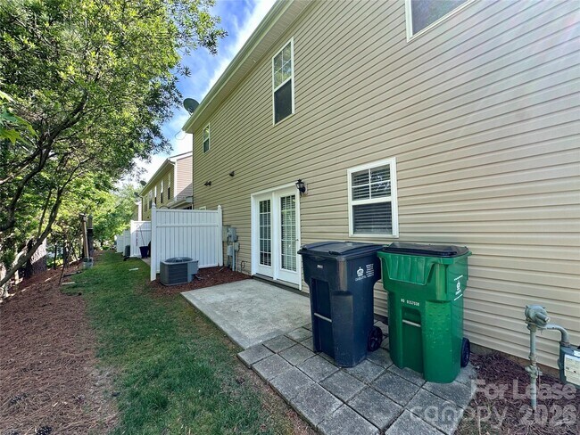 Building Photo - 10968 Princeton Village Dr