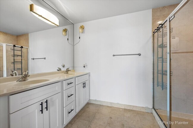 Building Photo - 1201 W Adams St