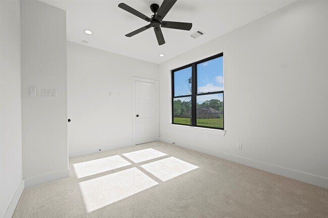 Building Photo - 8419 Venus St