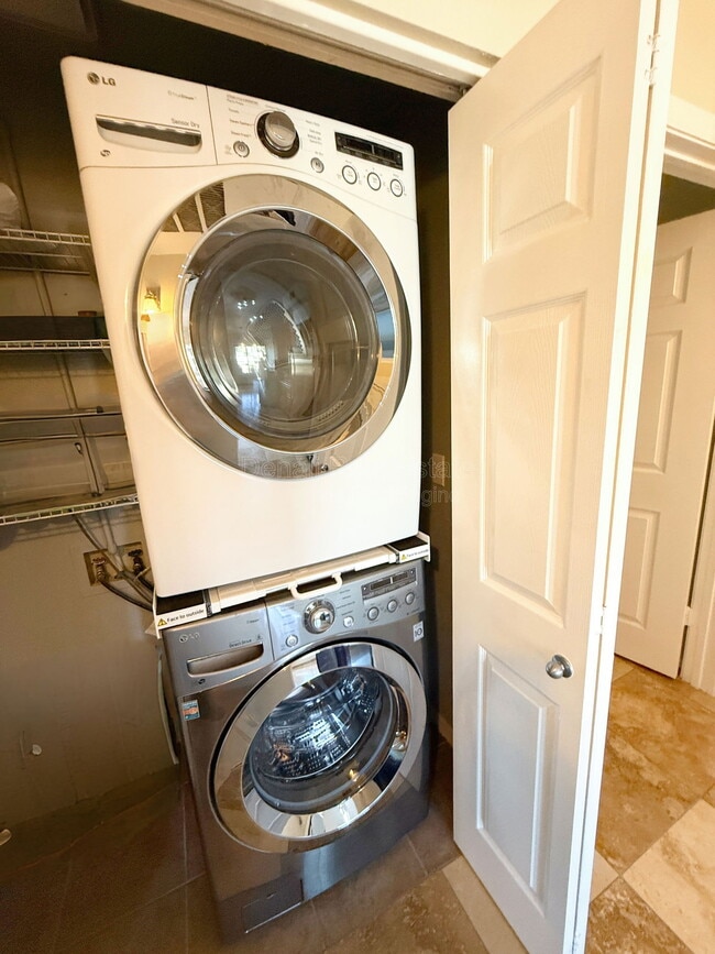 Building Photo - 5335 E Shea Blvd