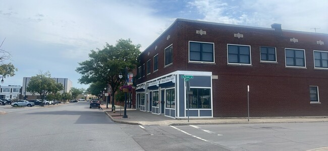 Building Photo - 39 Jackson St