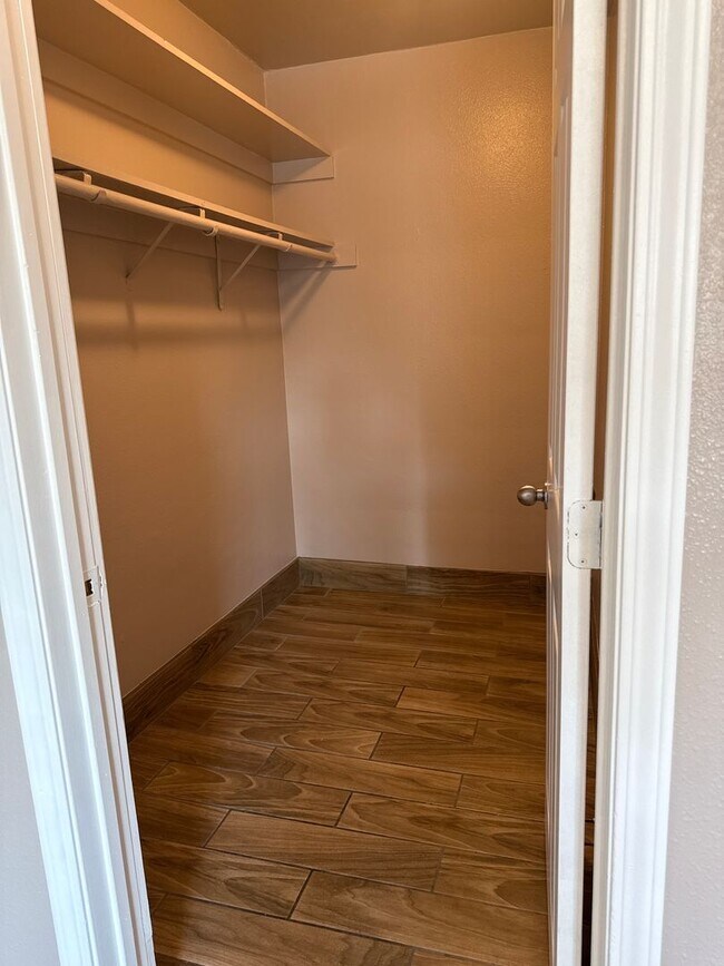 Building Photo - N Hamilton Ave