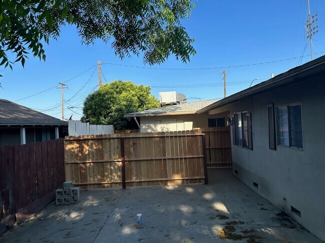 Building Photo - 766-767 Watson St and Tulare Ave Duplex