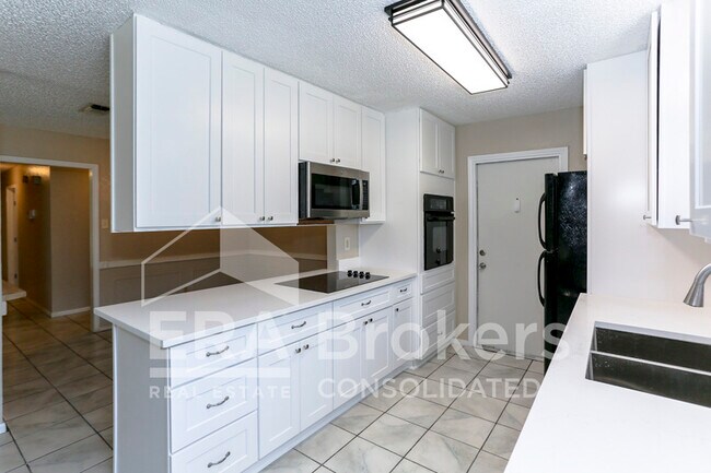 Building Photo - 1712 Sherman Dr