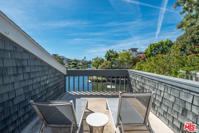 Building Photo - 469 Sherman Ave