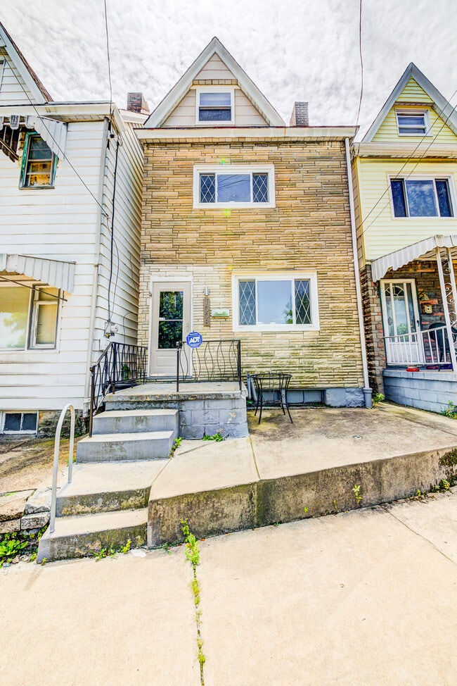 Building Photo - 1008 E Warrington Ave