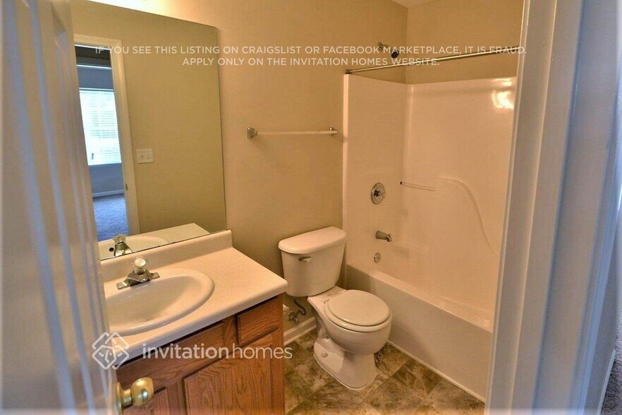 Building Photo - 4030 Hollow Springs Tr SE