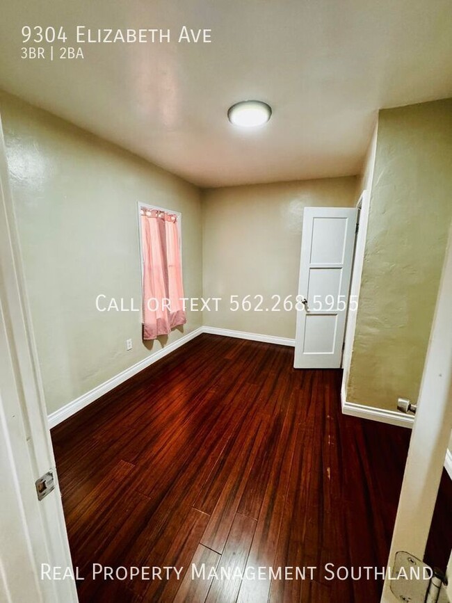 Building Photo - Three Bedroom Home with Garage for Rent in...