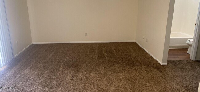 Building Photo - 10019 N 48th Dr