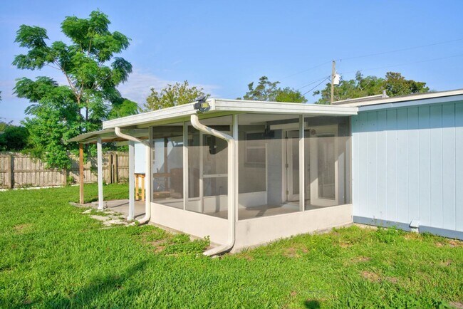 Building Photo - Cute 3/2 home in Orange Park