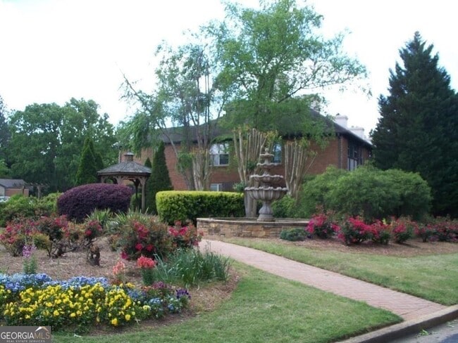 Building Photo - 707 Beaufort Cir