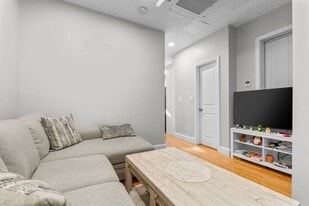 Building Photo - 756 Huntington Ave