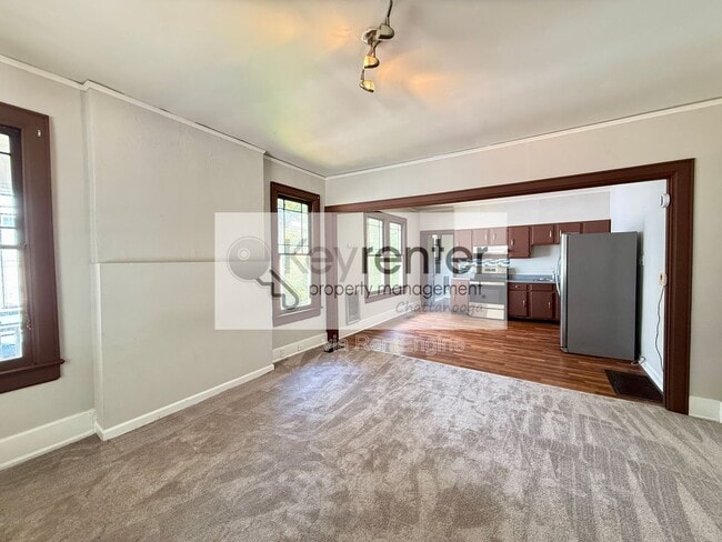 Building Photo - 112 S Seminole Dr