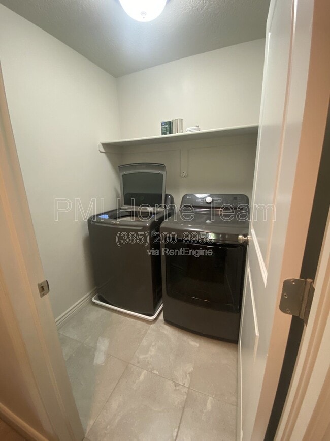 Building Photo - 690 N 1775 W