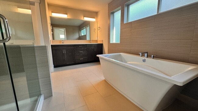 Building Photo - 3755 Monterey Ct NE