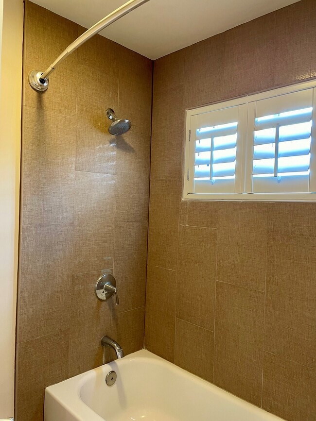 Building Photo - 2402 34th St