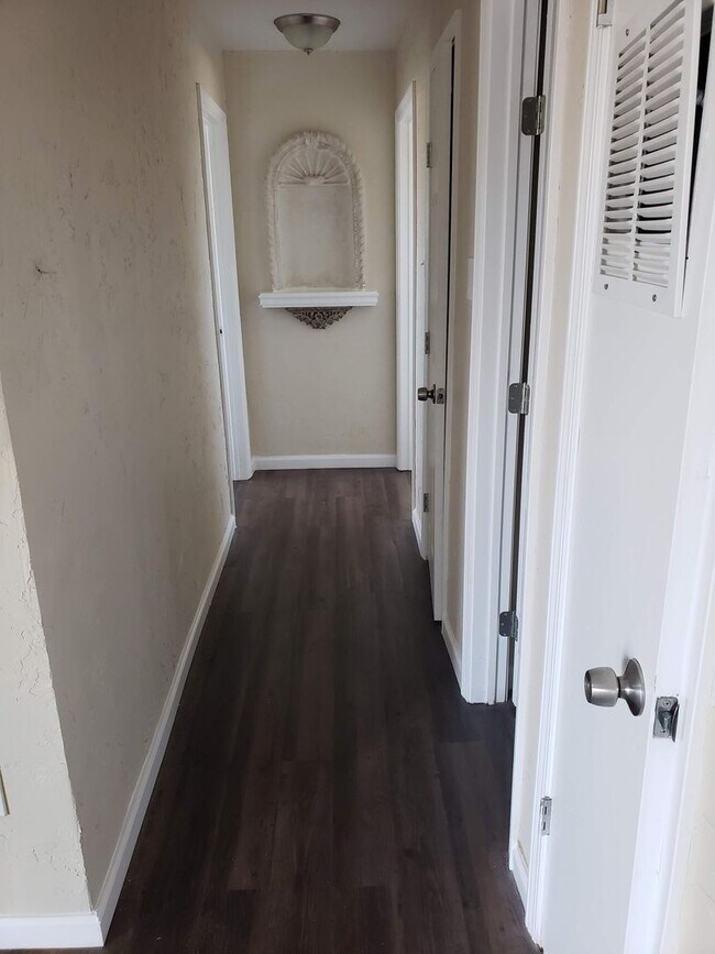 Building Photo - Handyman Special $0 First Month's Rent / “...