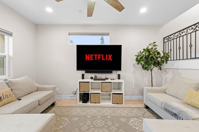 Building Photo - 5051 Savannah St