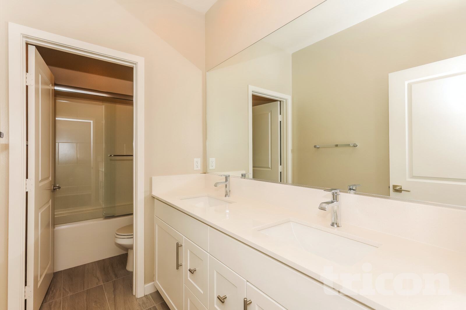 Building Photo - 639 Citron St