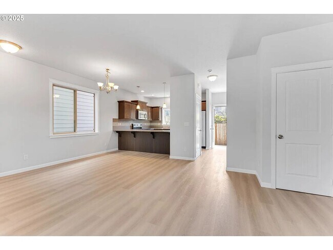 Building Photo - Modern Home 4 Beds 3 Baths in Beaverton!
