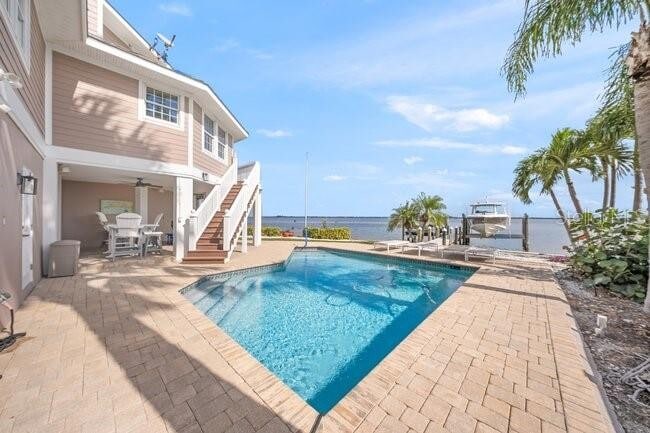 Building Photo - 527 56th St