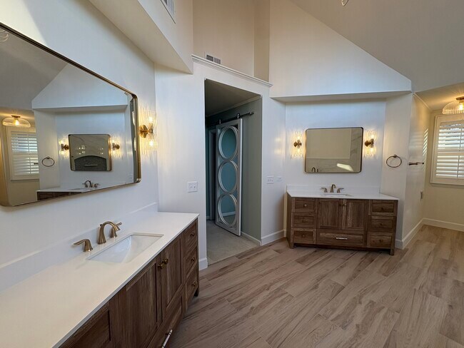 Building Photo - 1250 Abercorn Trce