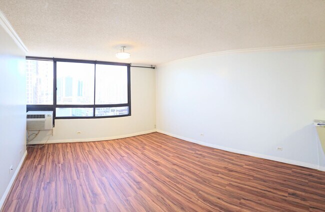 Building Photo - Royal Capitol Place Kakaako 1 Bedroom 1 Ba...