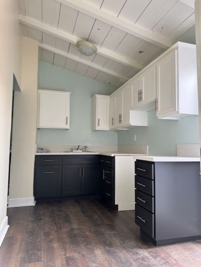 Building Photo - DHS6348