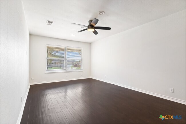 Building Photo - 115 Da Gama Dr