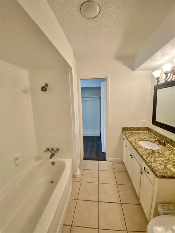 Building Photo - 2744 Briarhurst Dr