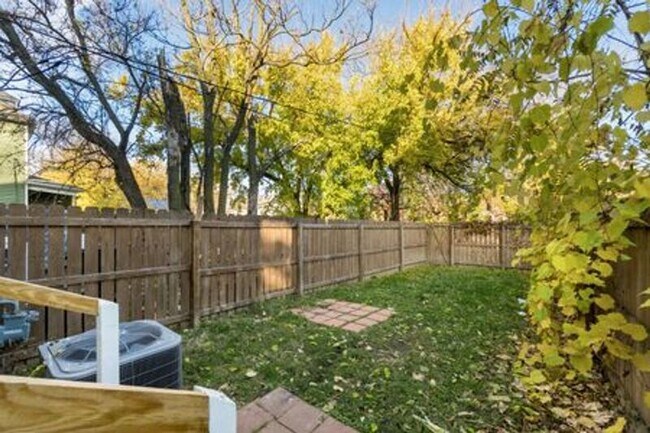 Building Photo - 360 N Garfield Ave