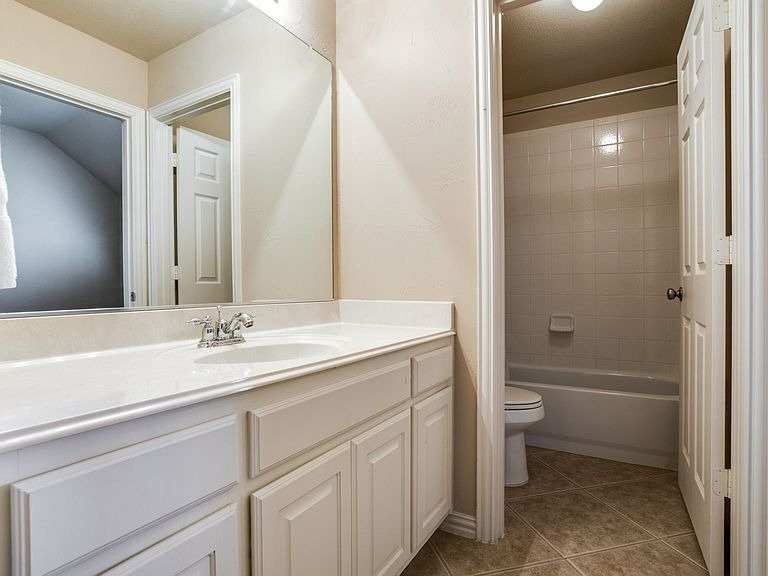 Building Photo - 9595 Knight Ln