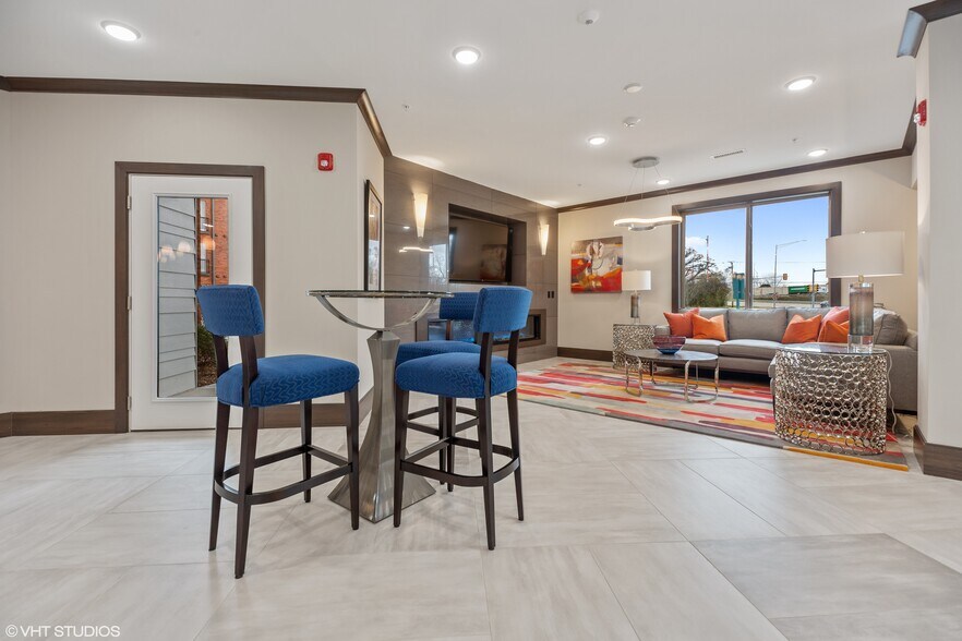 The Monarch 150 N East River Rd Des Plaines IL 60016 Apartment Finder