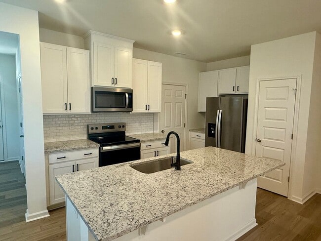 Building Photo - Three bedroom, 2.5 bath townhome in Mebane...
