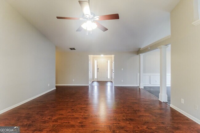 Building Photo - 1072 Fairmont Park Dr