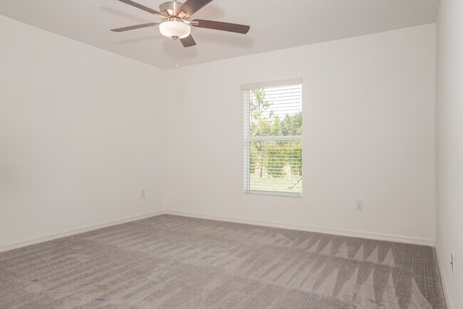 Building Photo - Lovely 3 Bedroom Home