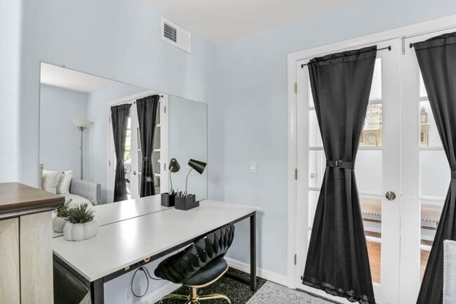 Building Photo - 7635 Family Cir