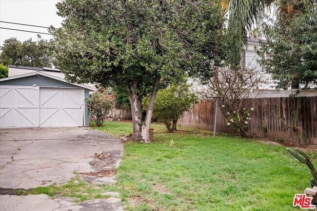 Building Photo - 3179 Perlita Ave