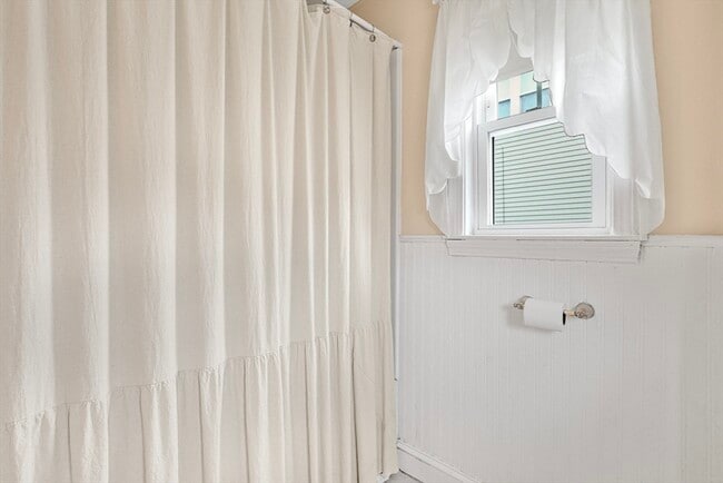 Building Photo - 32 Beloit Rd