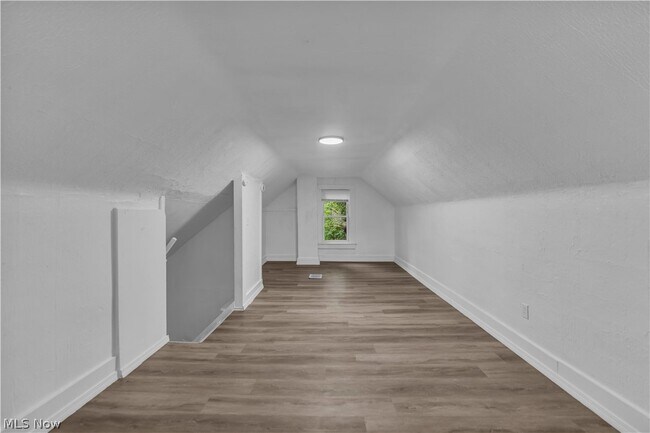 Building Photo - 712 Roselle Ave