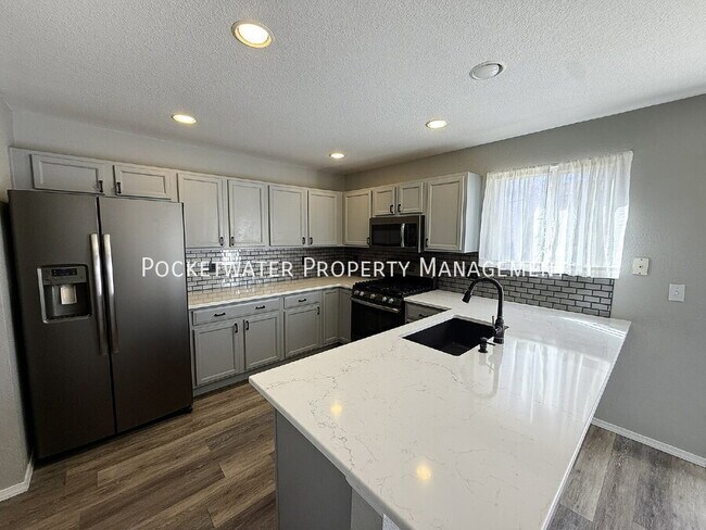 Building Photo - 6270 Snowberry Ave