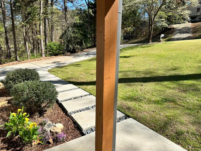 Building Photo - 232 Apple Branch Dr